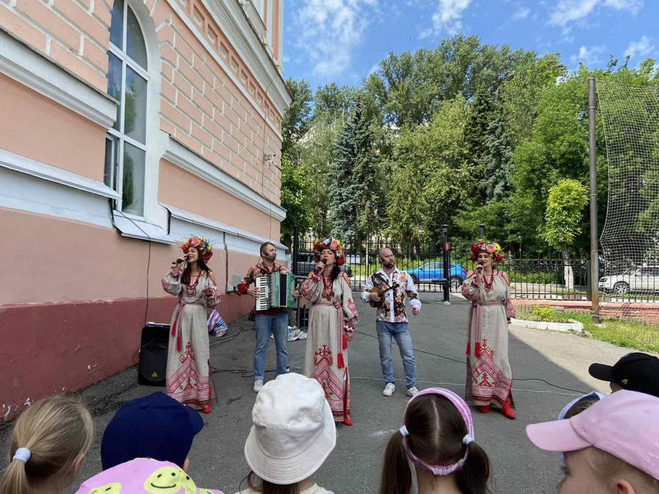 Ансамбль «Злато-Серебро» выступил в гимназии № 4 г. Пензы Ансамбль «Злато-Серебро» выступил в гимназии № 4 г. Пензы